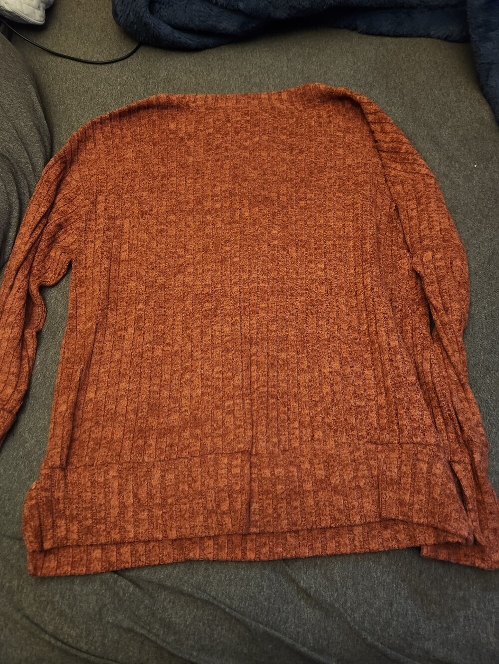V-Neck Ribbed Pullover Sweater in Rust - Picture 3 of 3